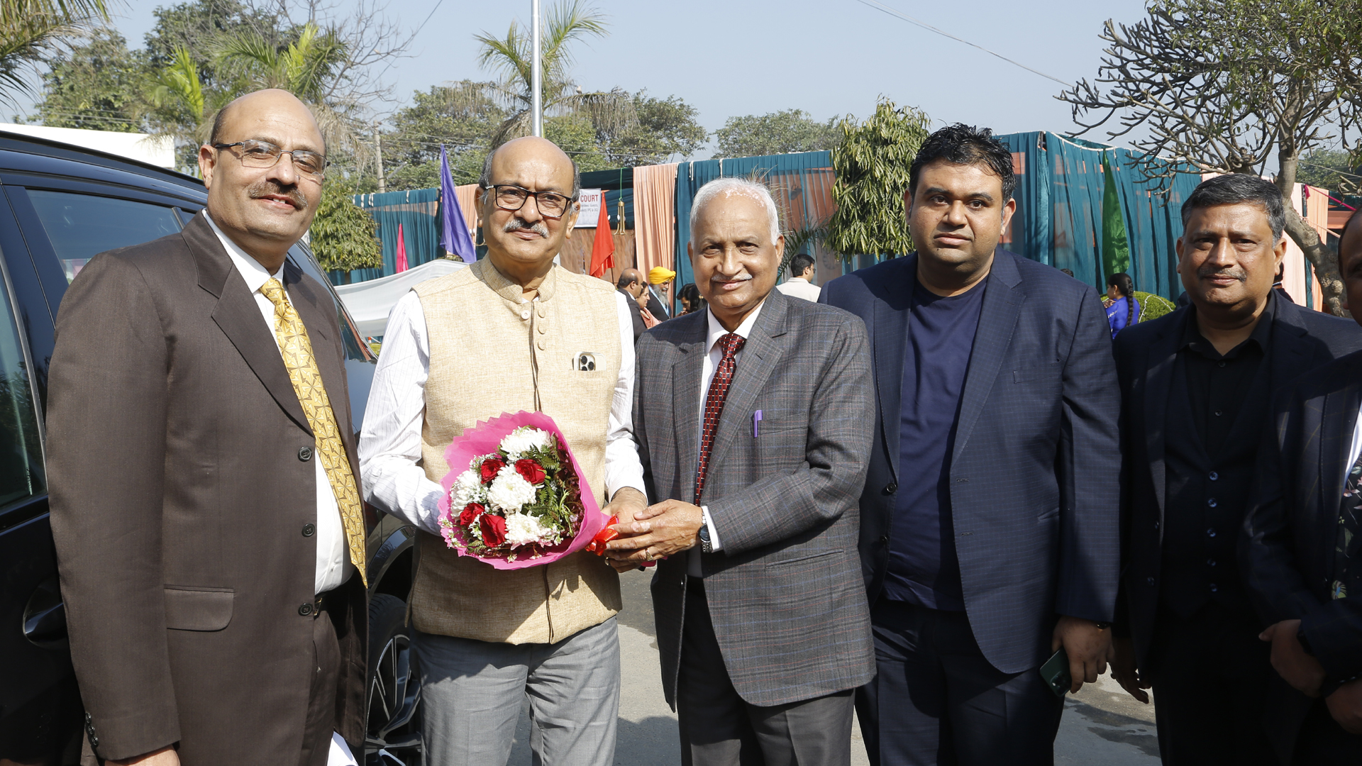 Top 10 Key Tactics The Pros Use For tooth bleaching in Dwarka